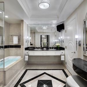 Palazzo Luxury King Suite Sphere View